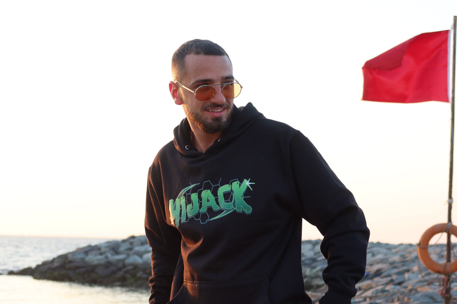Model wearing Oversized Hoodie – Streetwear Look – Urban Style – Distinctive Odds
